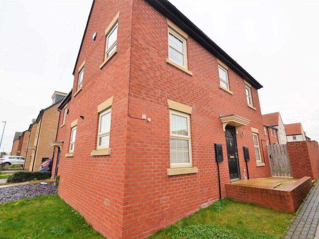 3 bed semidetached house to rent in Sundrew Avenue, Featherstone WF7