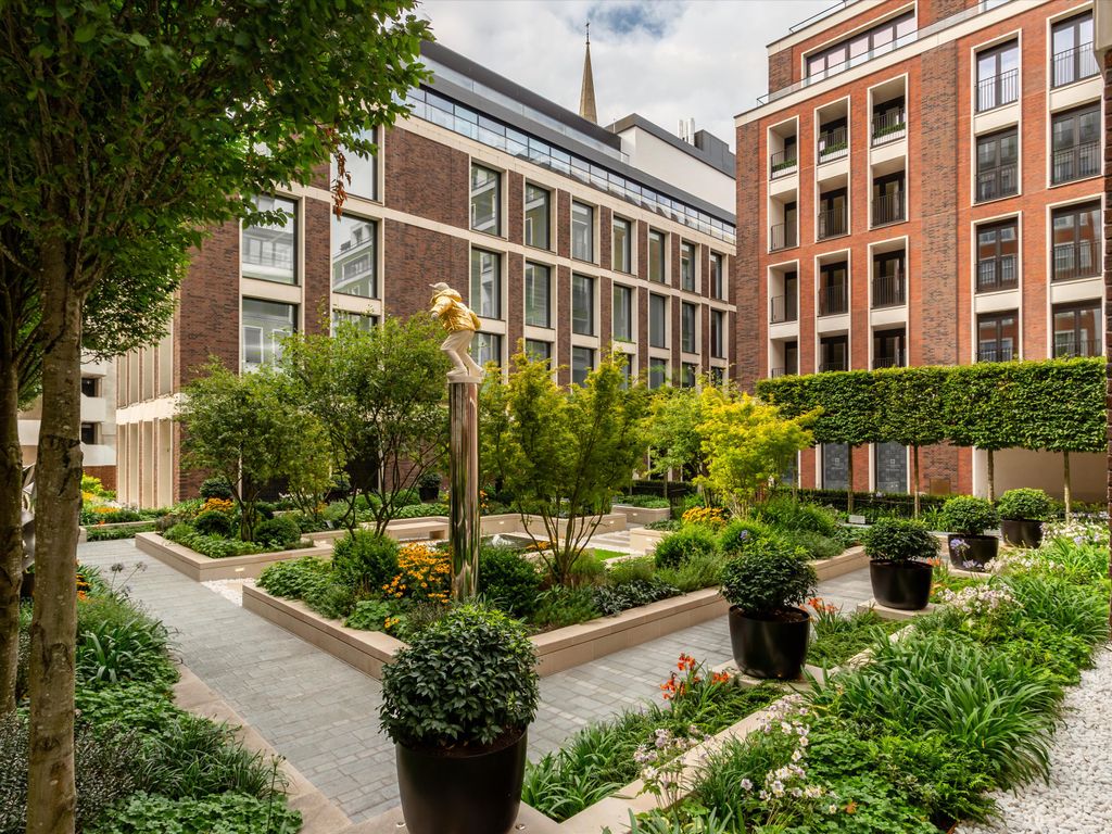 Lancer Square, 5A Kensington Church St W8  