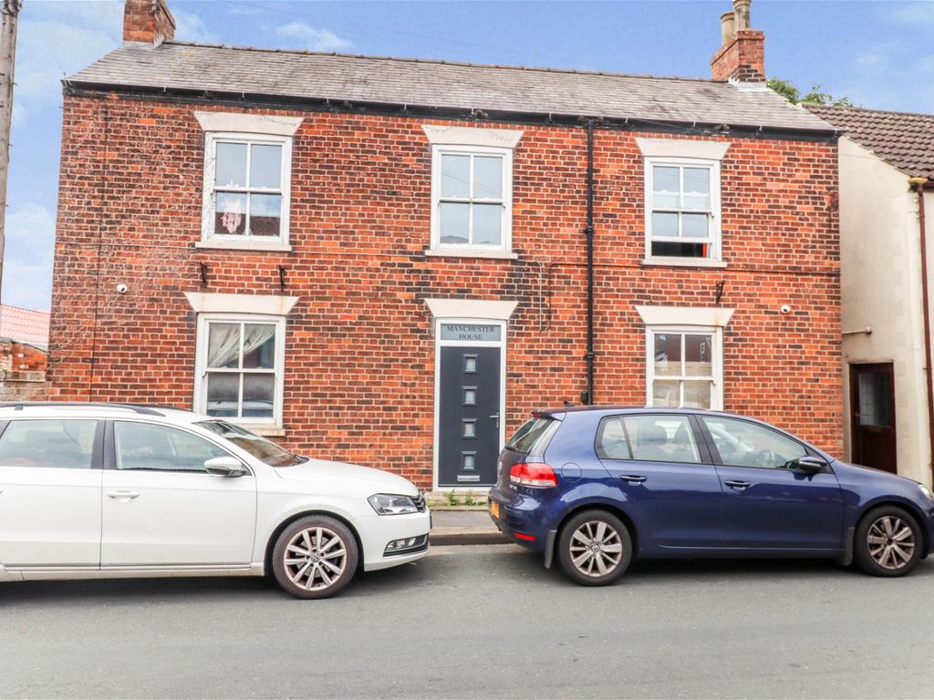 3 bed detached house for sale in High Street, Messingham, Scunthorpe