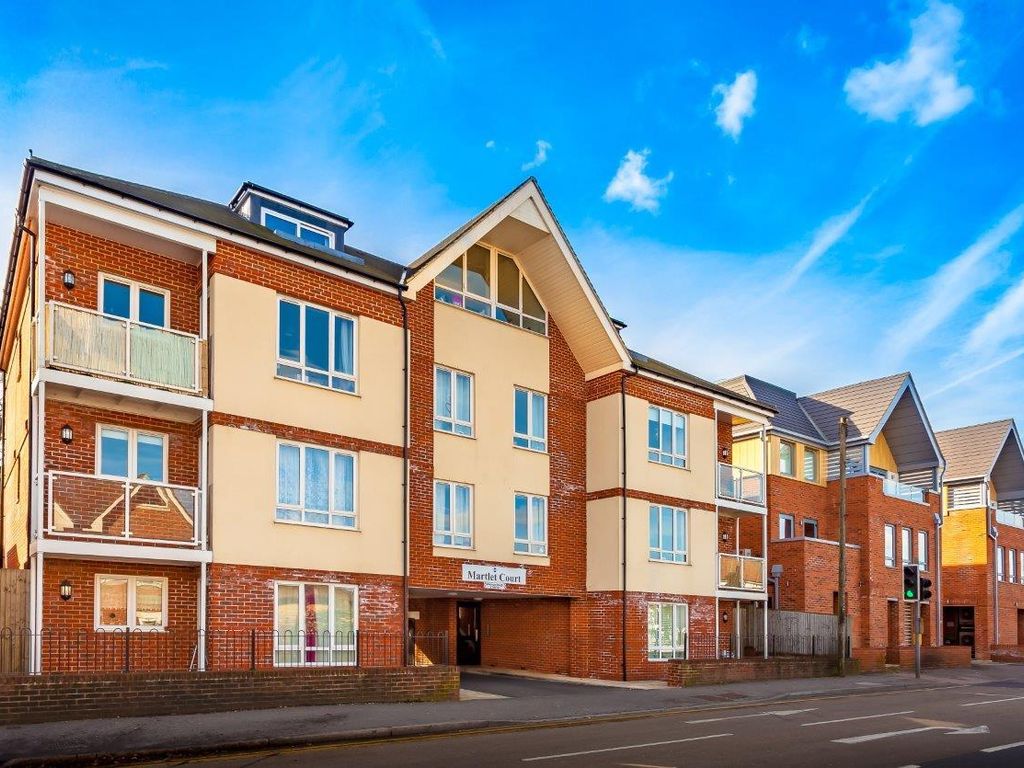 1 bed flat to rent in Coulsdon Road, Caterham CR3, £1,300 pcm Zoopla