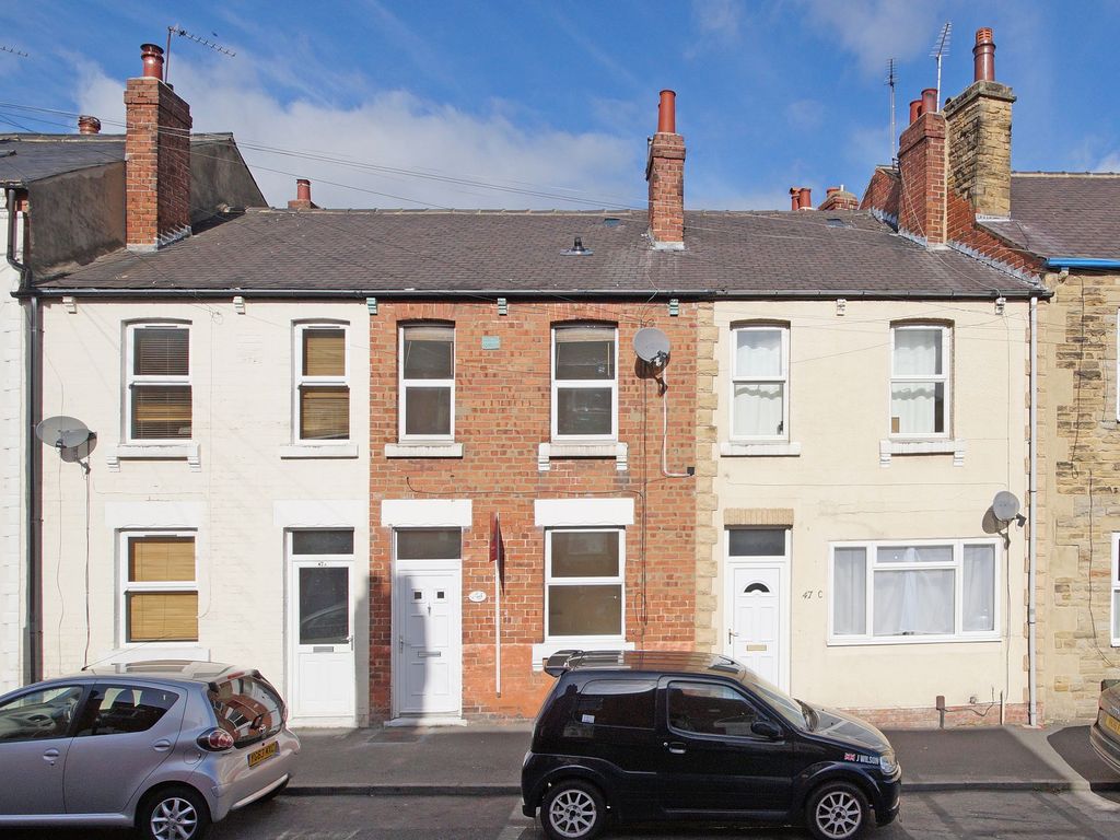 2 bed terraced house to rent in Chatsworth Road, Harrogate HG1, £875