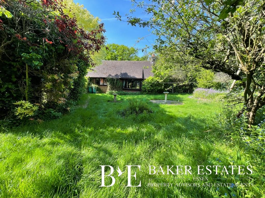 3 bed detached bungalow for sale in Cherry Garden Lane, Danbury