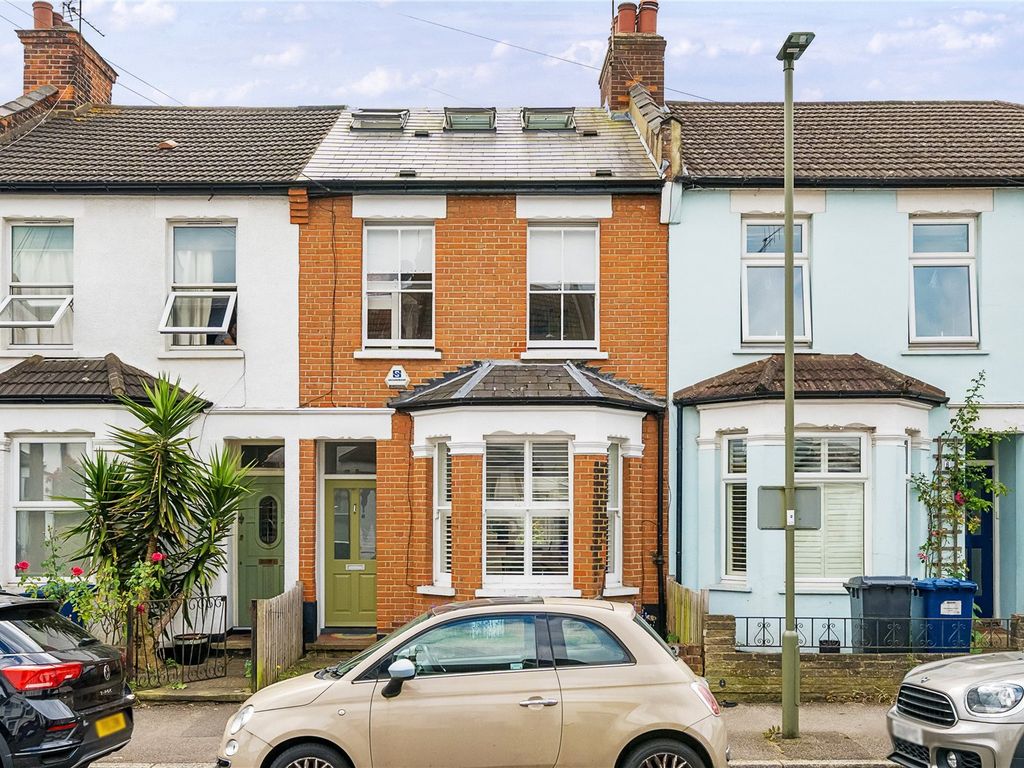 3 bed terraced house for sale in Brackenbury Road, London N2, £850,000