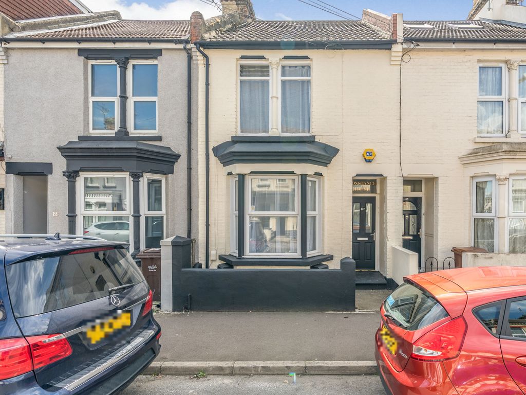 1 bed flat for sale in Balmoral Road, Gillingham, Kent ME7, £135,000