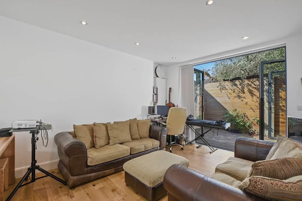 2 bed semidetached house for sale in Chalgrove Road, Tottenham N17, £