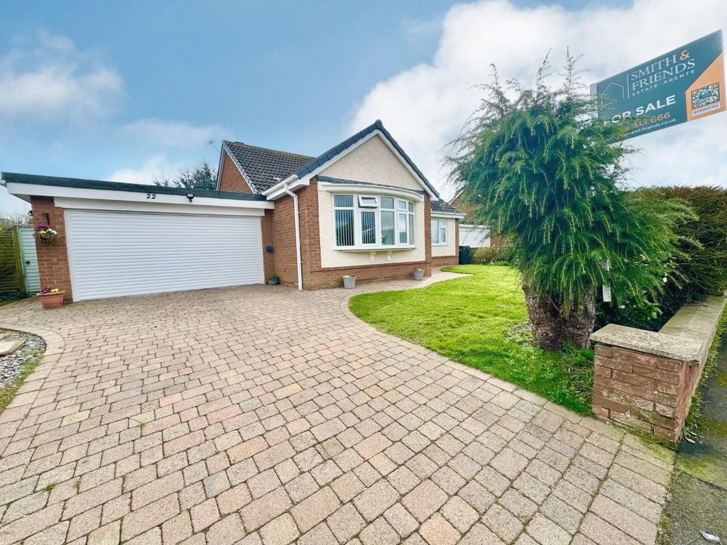 3 bed detached bungalow for sale in Claremont Drive, MartonIn