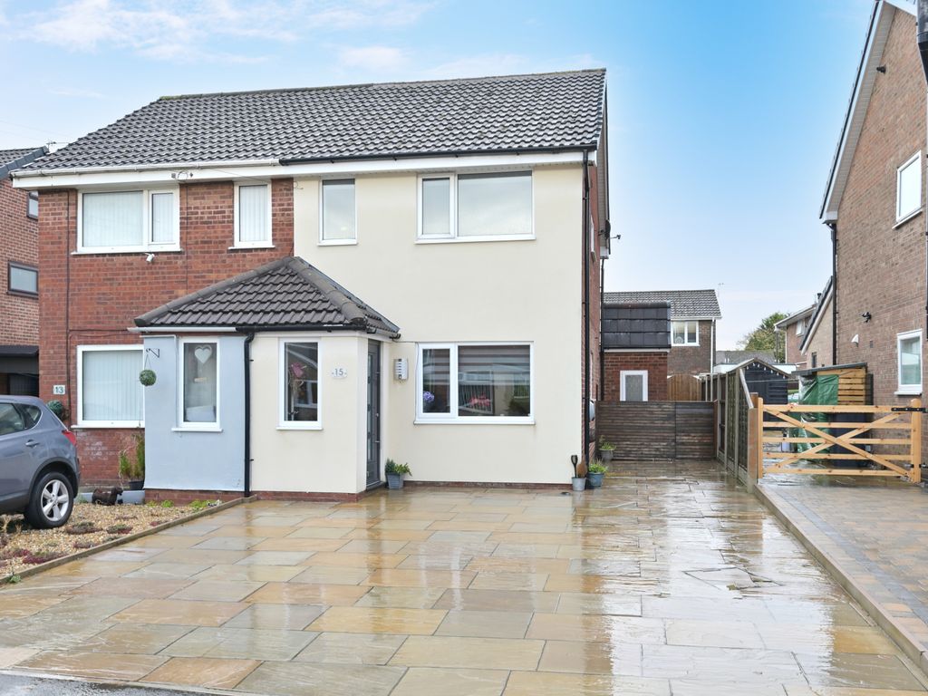 3 bed semidetached house for sale in Singleton Close, Preston