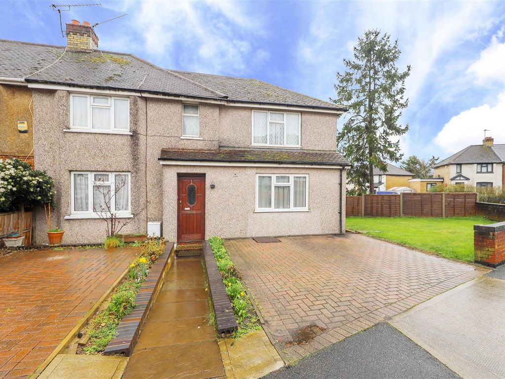 4 bed end terrace house for sale in Snowden Avenue, Hillingdon UB10, £