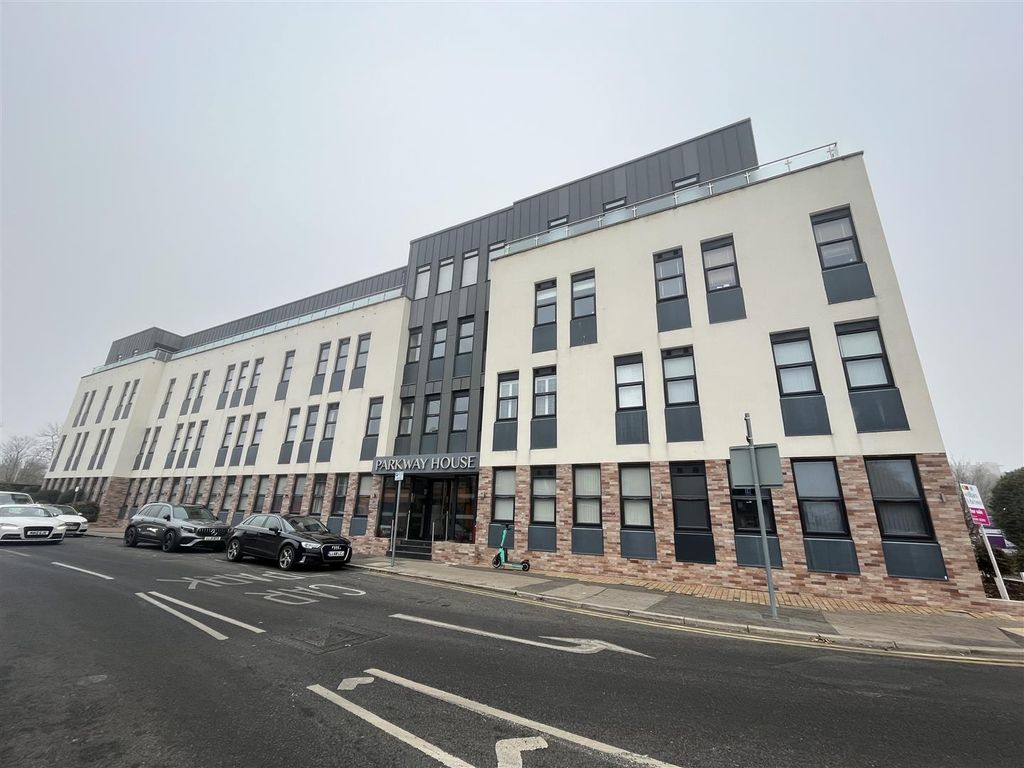 2 bed flat for sale in Baddow Road, Great Baddow, Chelmsford CM2, £