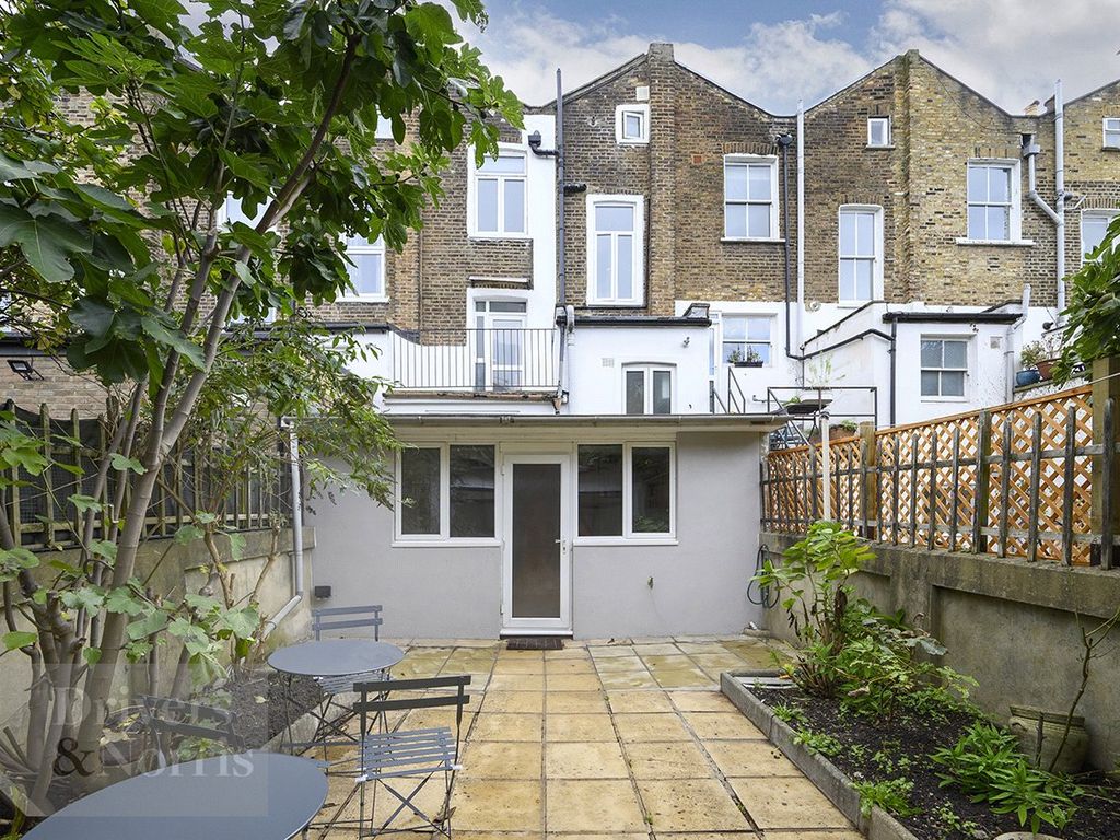 5 bed terraced house to rent in Axminster Road, Holloway, London N7, £