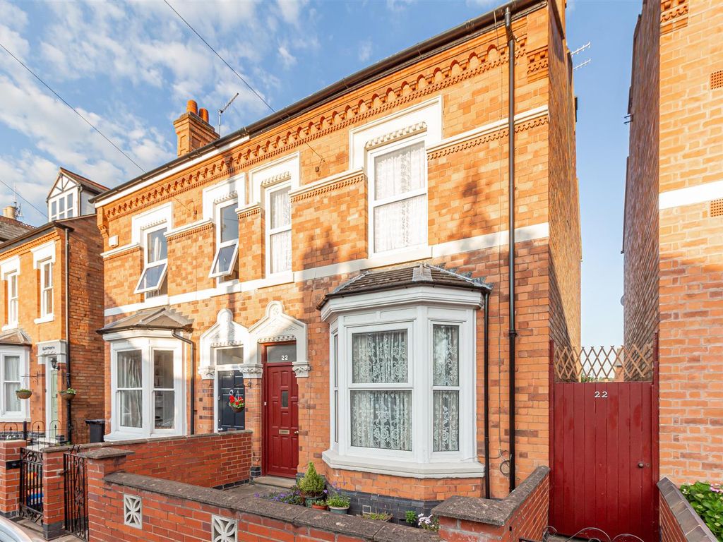 3 bed semidetached house for sale in St. Dunstans Crescent, Worcester