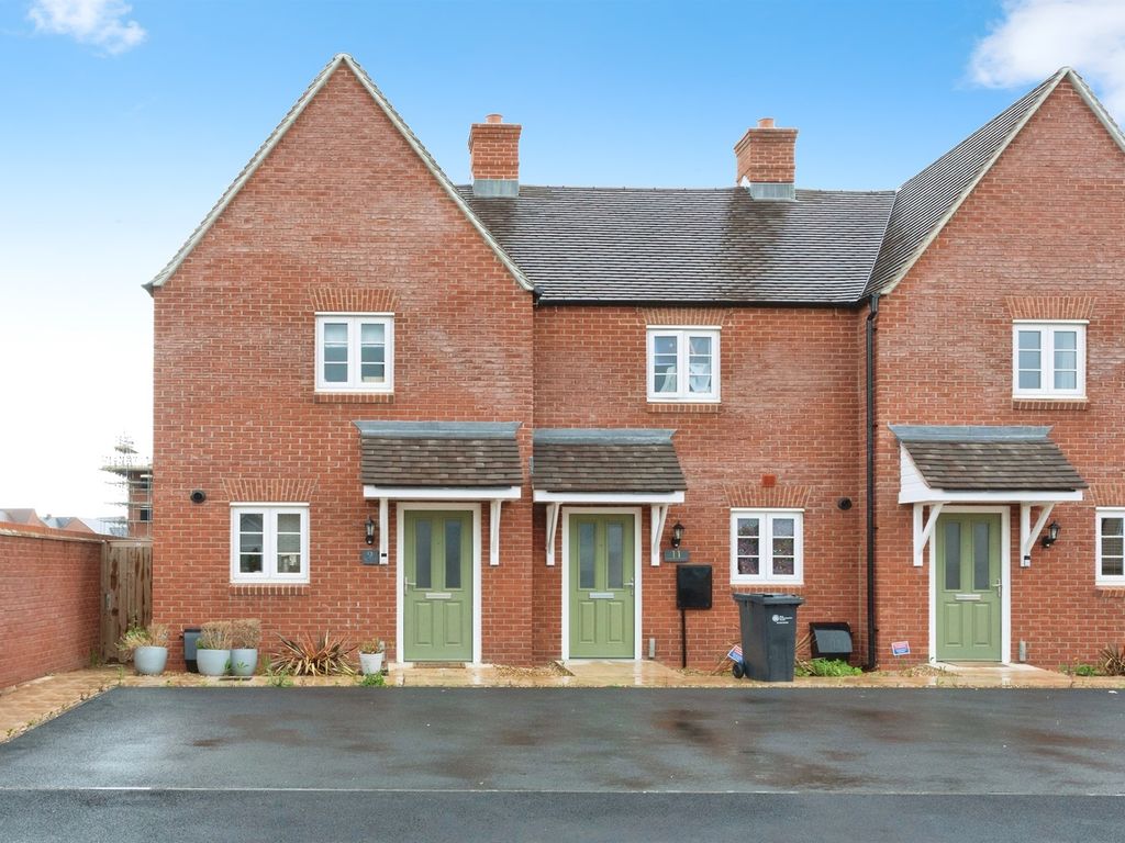 2 bed end terrace house for sale in Badgers Road, Towcester NN12, £