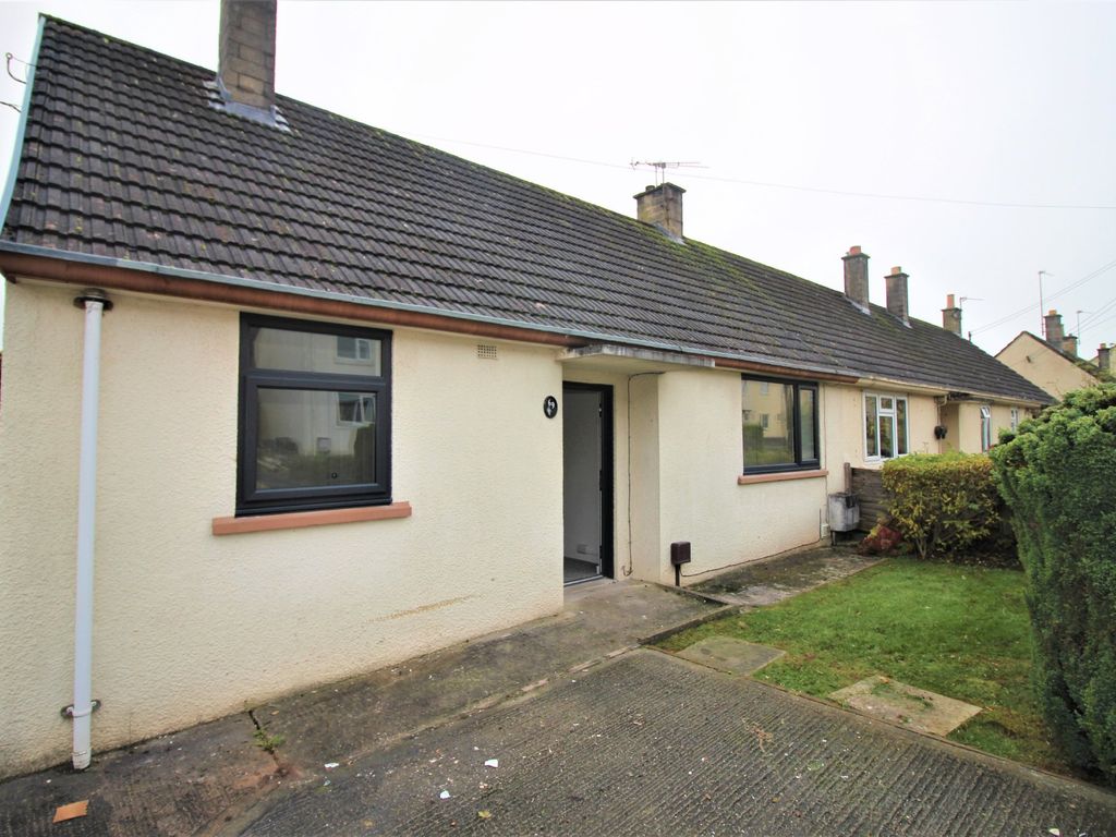 2 bed semidetached bungalow to rent in Hillside Avenue, Midsomer