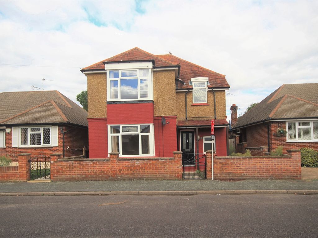 3 bed detached house for sale in South Avenue, Egham TW20 Zoopla