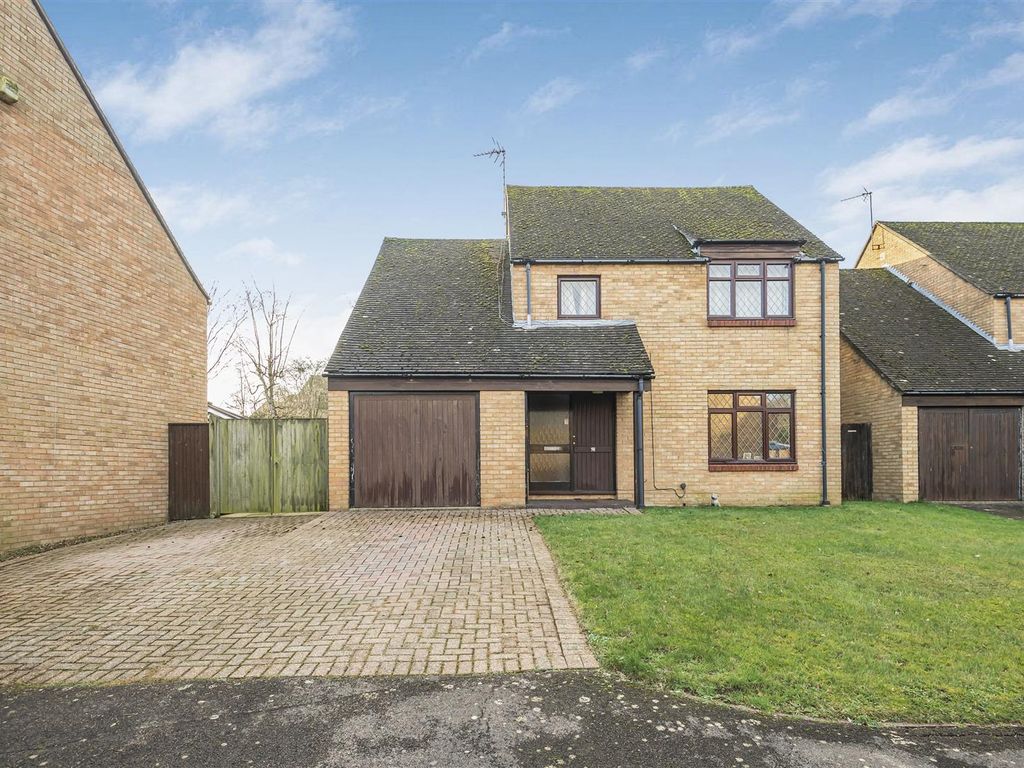 4 bed detached house for sale in Millers Grove, Calcot, Reading RG31, £