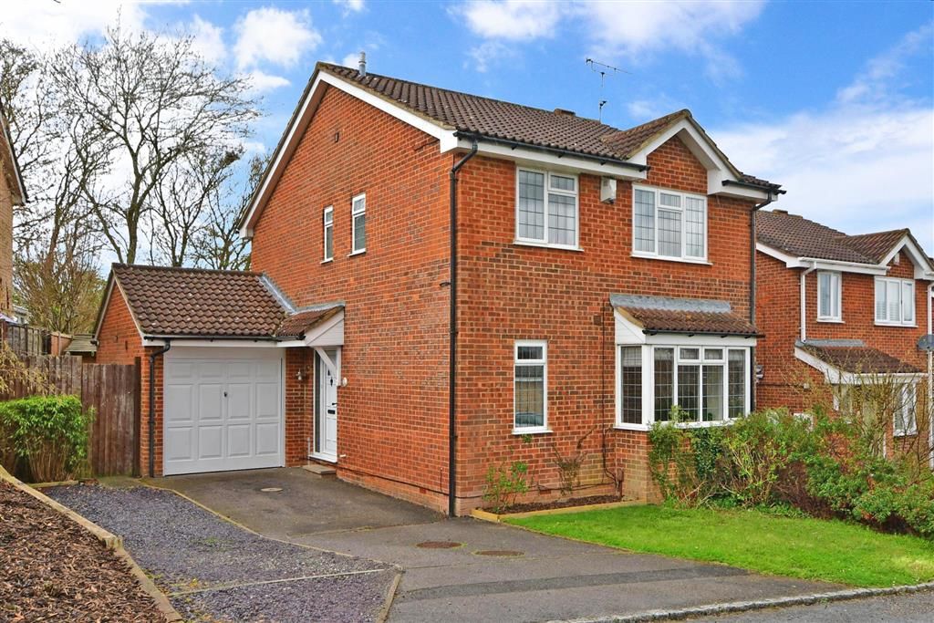 4 bed detached house for sale in Frithwood Close, Downswood, Maidstone