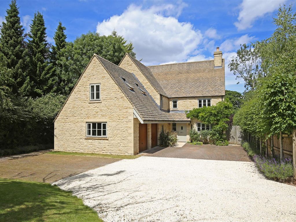 5 bed detached house for sale in Cirencester Road, Nr Minchinhampton