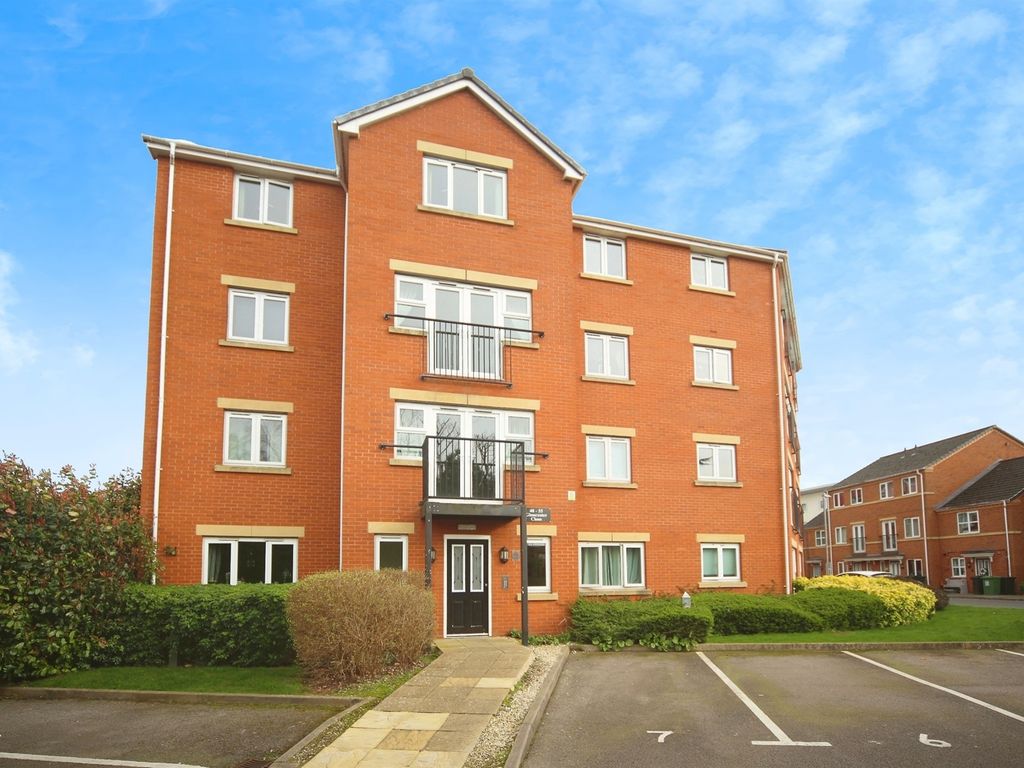 2 bed flat for sale in Gloucester Close, Redditch B97, £70,000 Zoopla