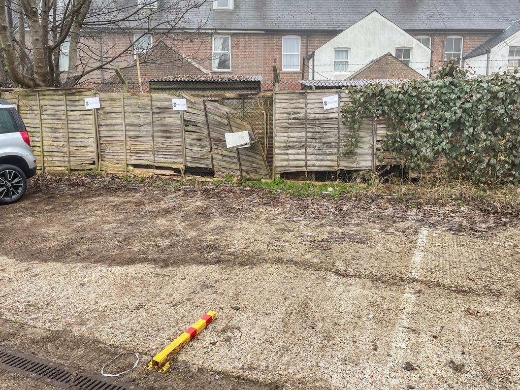 Property for sale in Higham Mead, Chesham HP5, £4,000 Zoopla