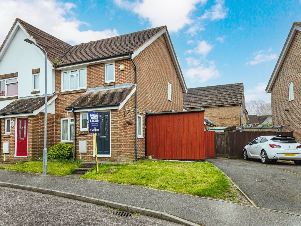 3 bed semidetached house for sale in Richmond Drive, Gravesend, Kent
