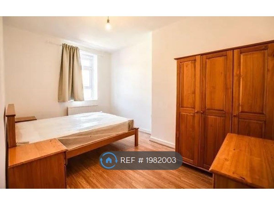 Room to rent in Runnymede House, London E9, £800 pcm Zoopla