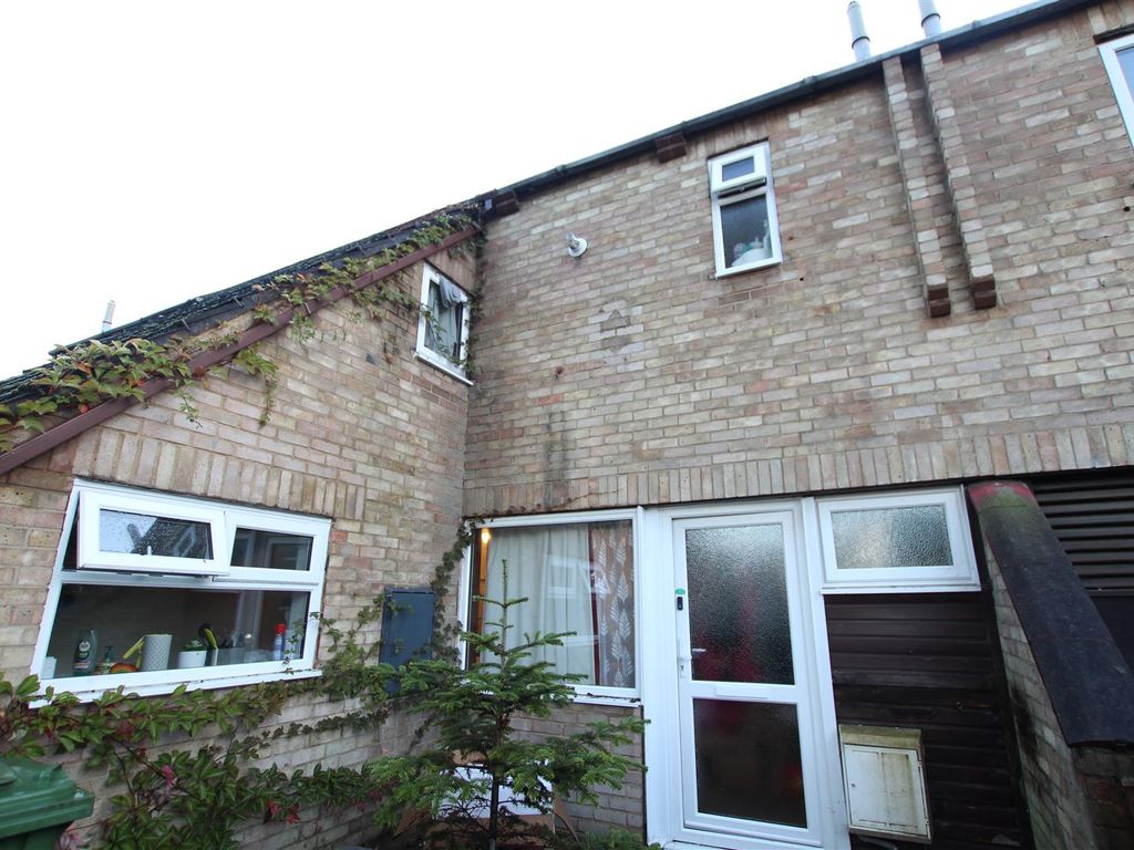 3 bed property to rent in Broomfields, Pitsea, Basildon SS13, £1,400 pcm Zoopla