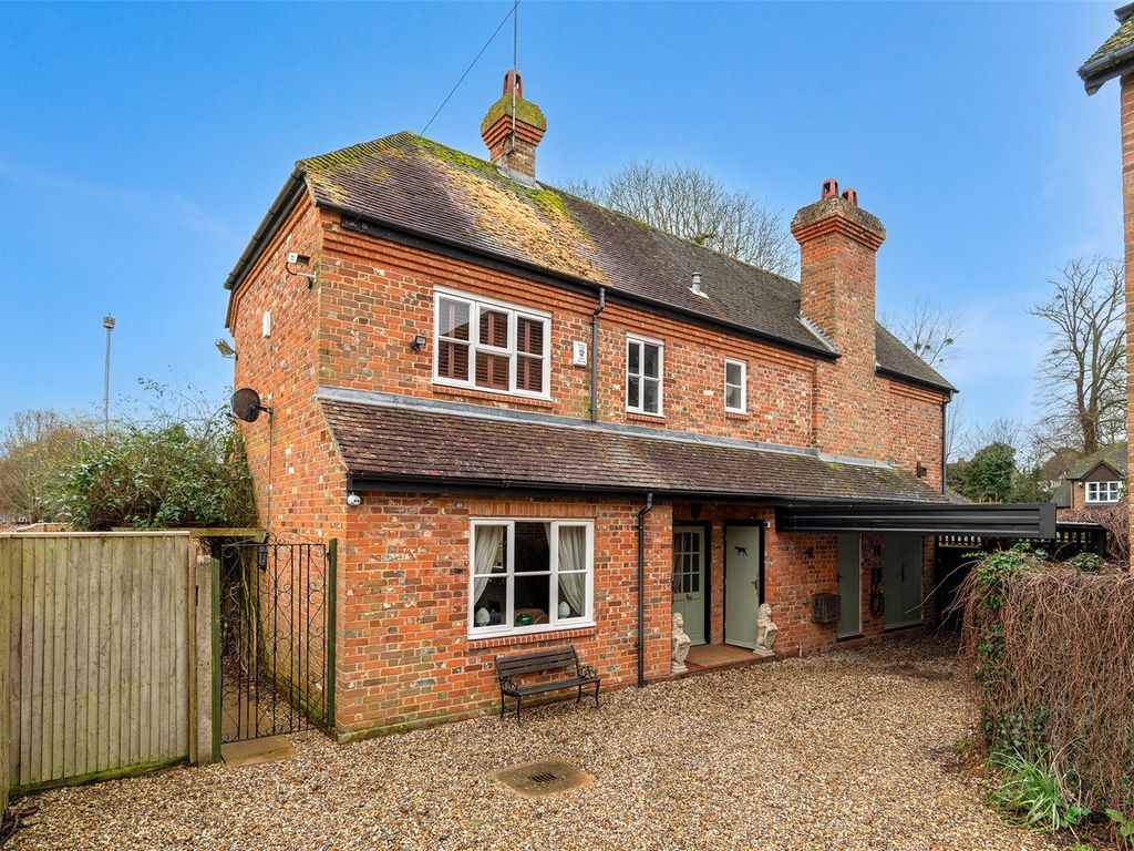 4 bed detached house for sale in Burghfield Road, Reading RG30, £