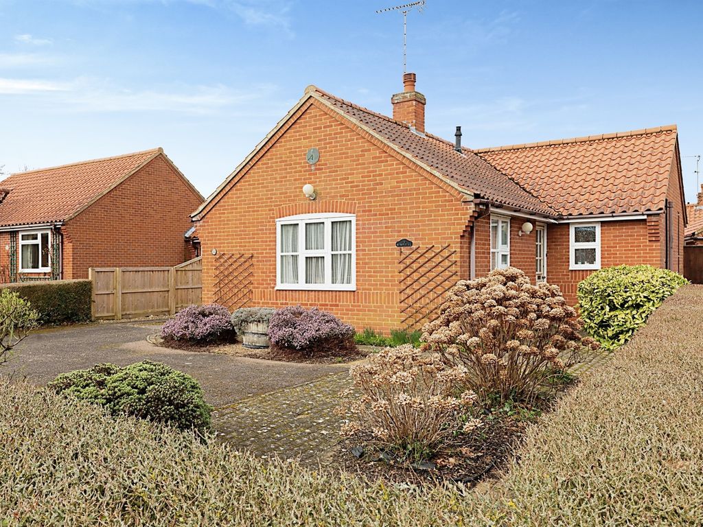 2 bed detached bungalow for sale in Kelling Road, Holt NR25 Zoopla