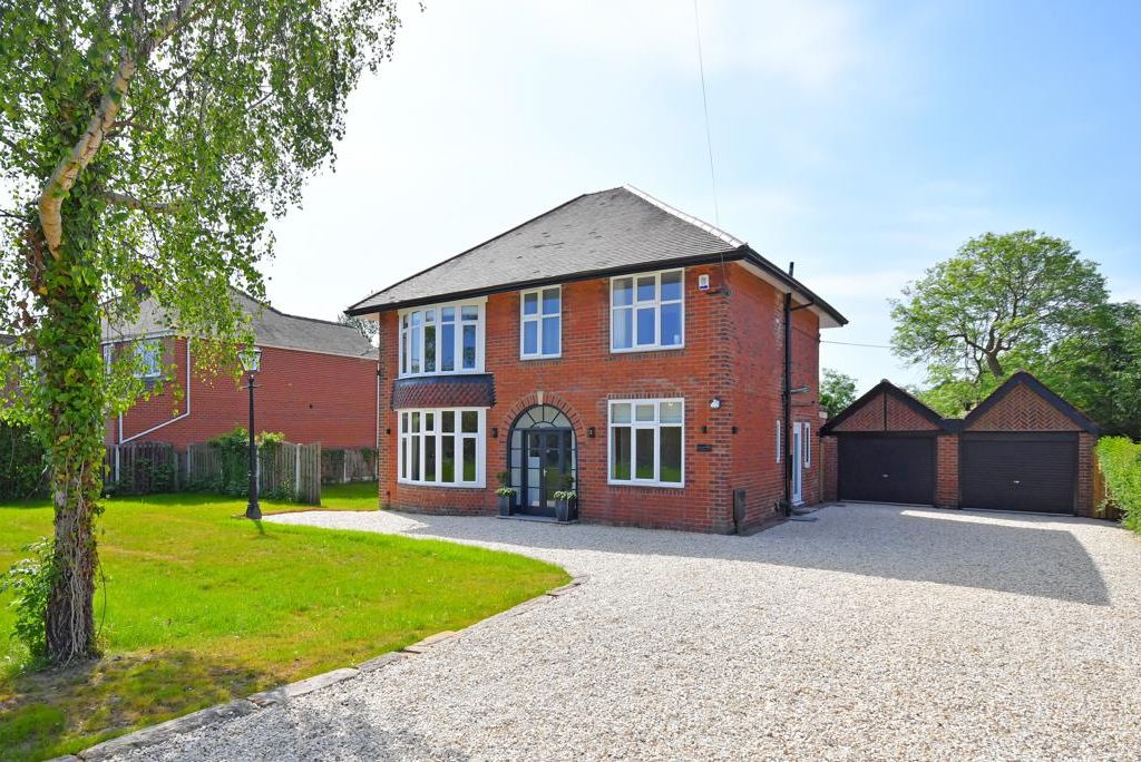 4 bed detached house for sale in Worksop Road, Swallownest, Sheffield