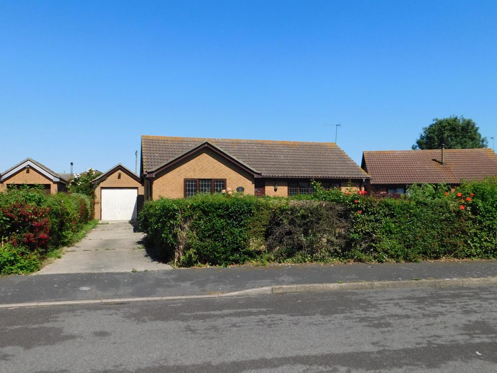 2 bed detached bungalow for sale in Thames Close, Hogsthorpe, Skegness