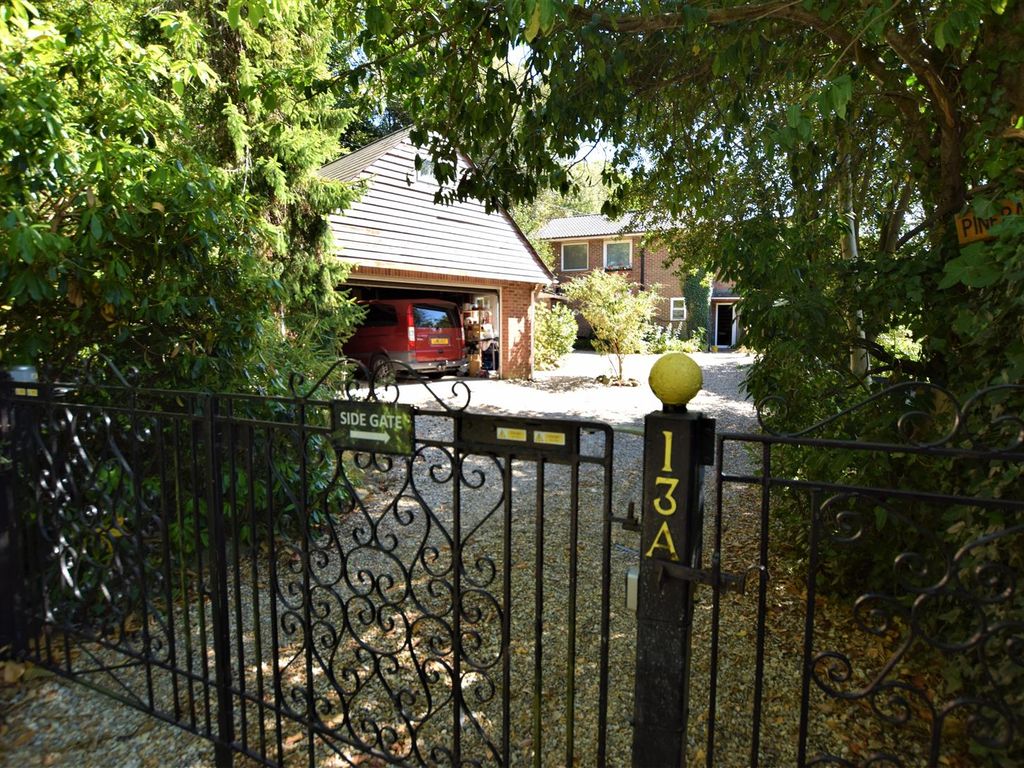 1 bed flat to rent in Hollington Park Road, St. LeonardsOnSea TN38