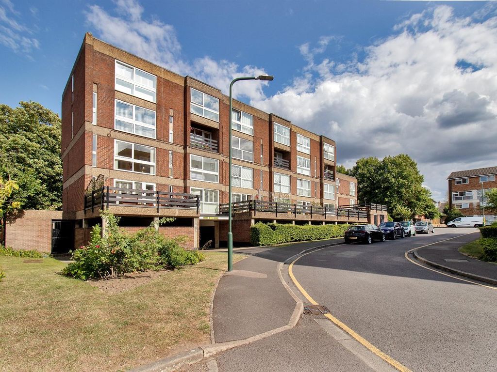 3 bed flat for sale in Spindle House, Manor Road, Sidcup DA15 Zoopla