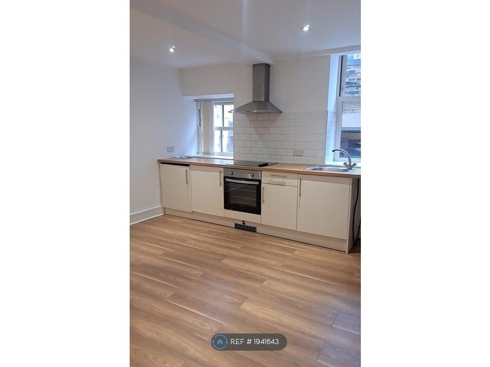 1 bed flat to rent in Dugdale Street, Burnley BB11, £425 pcm Zoopla