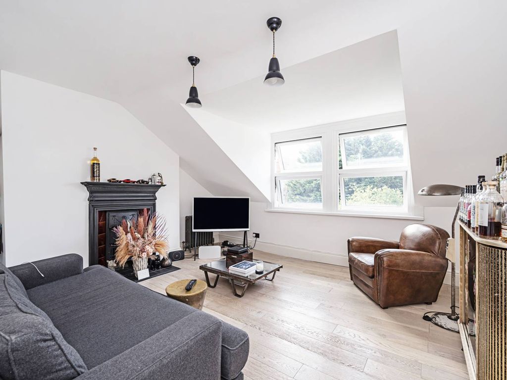 2 bed flat to rent in Dunsmure Road, Stoke Newington, London N16, £