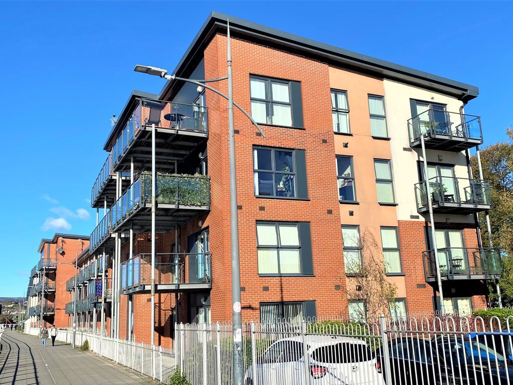 2 bed flat to rent in Cambria House, Newport, Gwent NP19, £900 pcm Zoopla