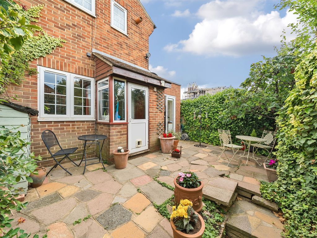 2 bed end terrace house for sale in College Gardens, London SW17, £