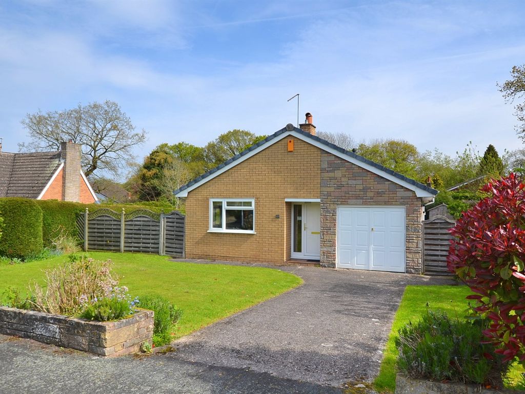 3 bed detached bungalow for sale in Woodlands Drive, Goostrey, Crewe