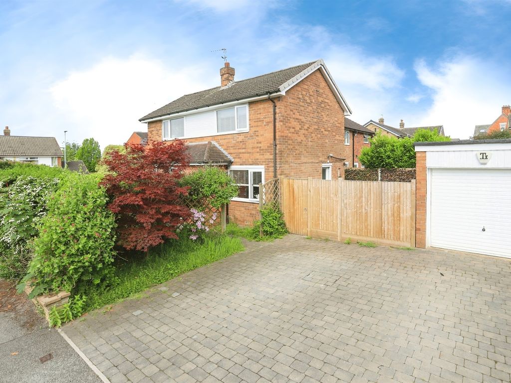 3 bed semidetached house for sale in Rectory Close, Garforth, Leeds
