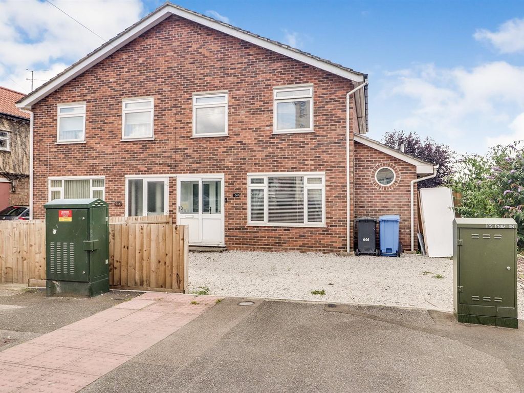 3 bed semidetached house for sale in Bramford Road, Ipswich IP1, £