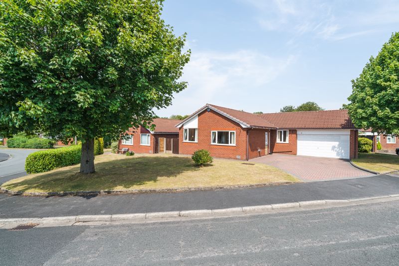 3 bed detached bungalow for sale in The Farthings, Astley Village