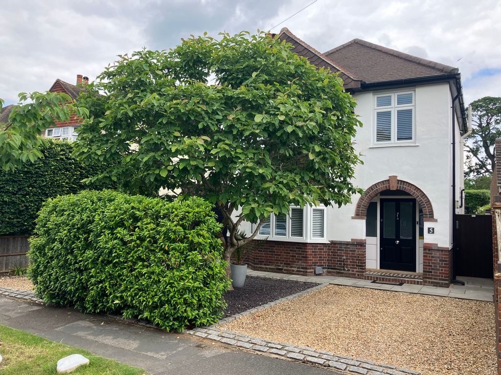 3 bed detached house for sale in Hopfield Avenue, West Byfleet KT14, £