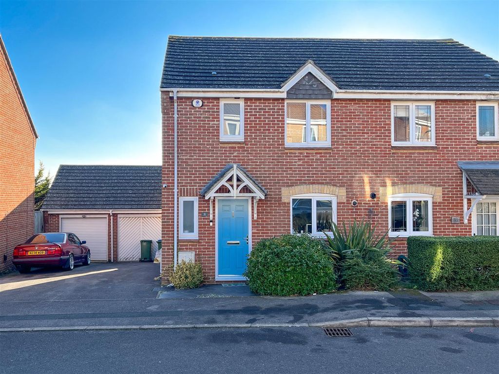 3 bed semidetached house for sale in Caer Peris View, Fareham PO16
