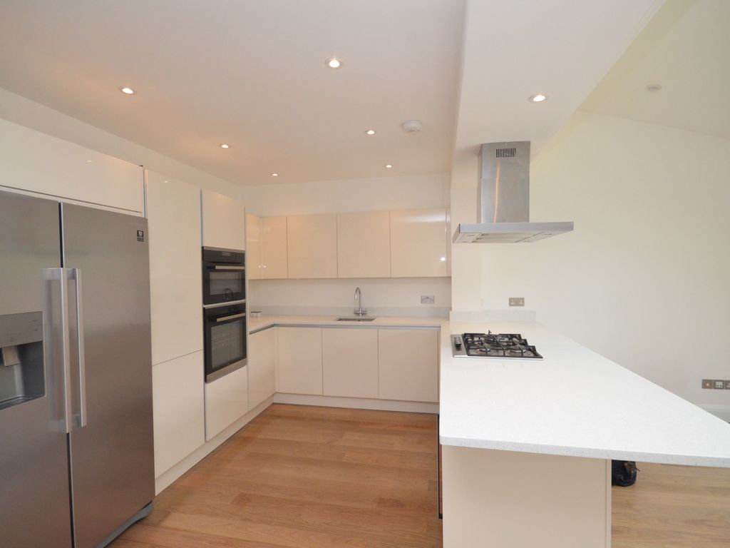 5 bed terraced house to rent in Sherwood Avenue, Streatham, London SW16