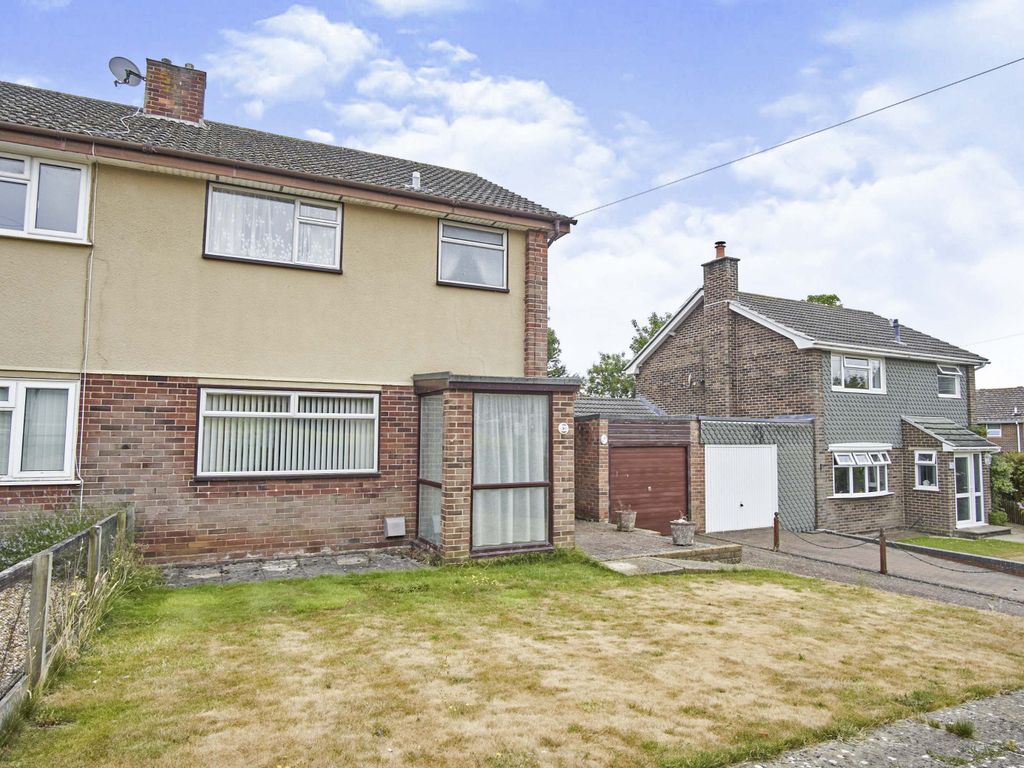 3 bed semidetached house for sale in Cooper Road, Newport PO30 Zoopla