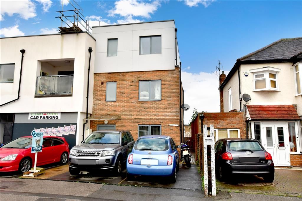 4 bed end terrace house for sale in Normanshire Drive, London E4, £