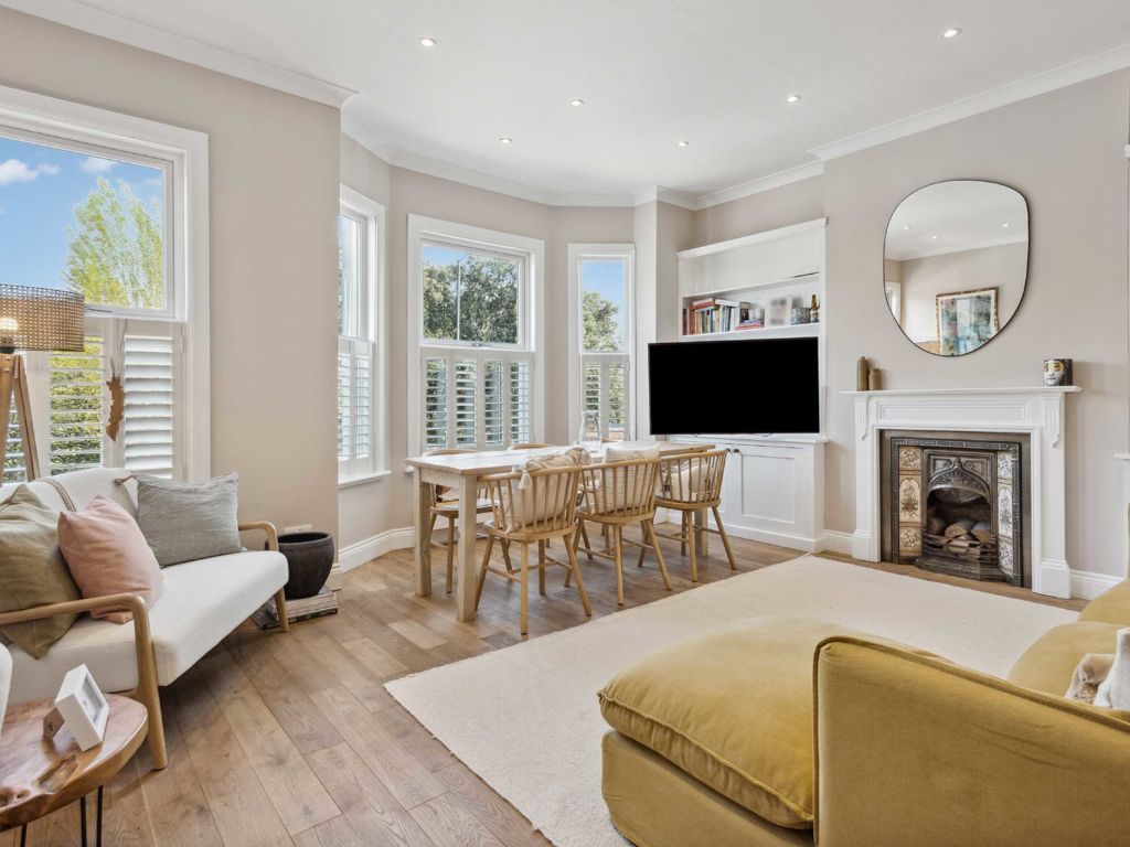 2 bed for sale in Gap Road, London SW19 Zoopla