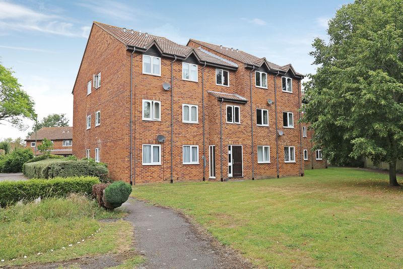 1 bed flat to rent in Saffron Court, Yarrow Way, Locks Heath SO31, £795
