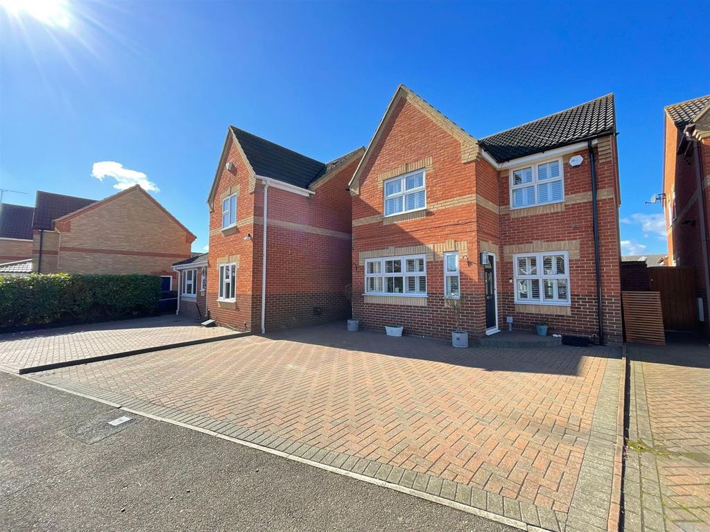 3 bed detached house for sale in Alderton Road, Orsett, Grays RM16 Zoopla
