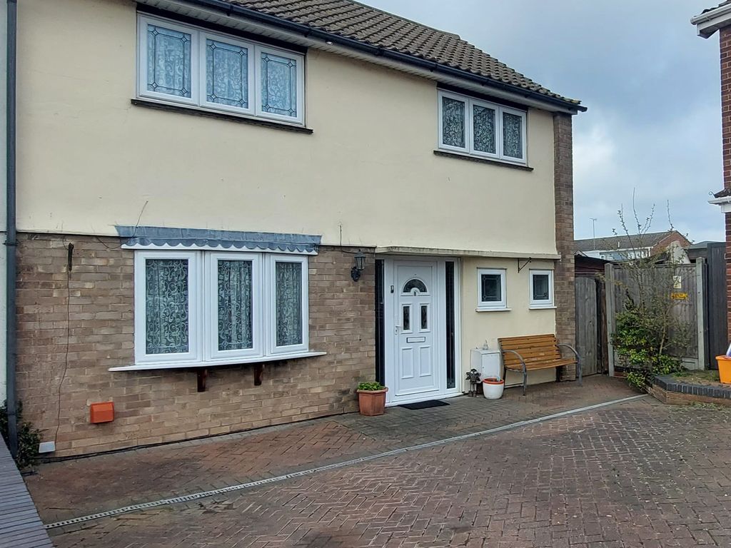3 bed end terrace house for sale in Little Charlton, Basildon SS13 Zoopla