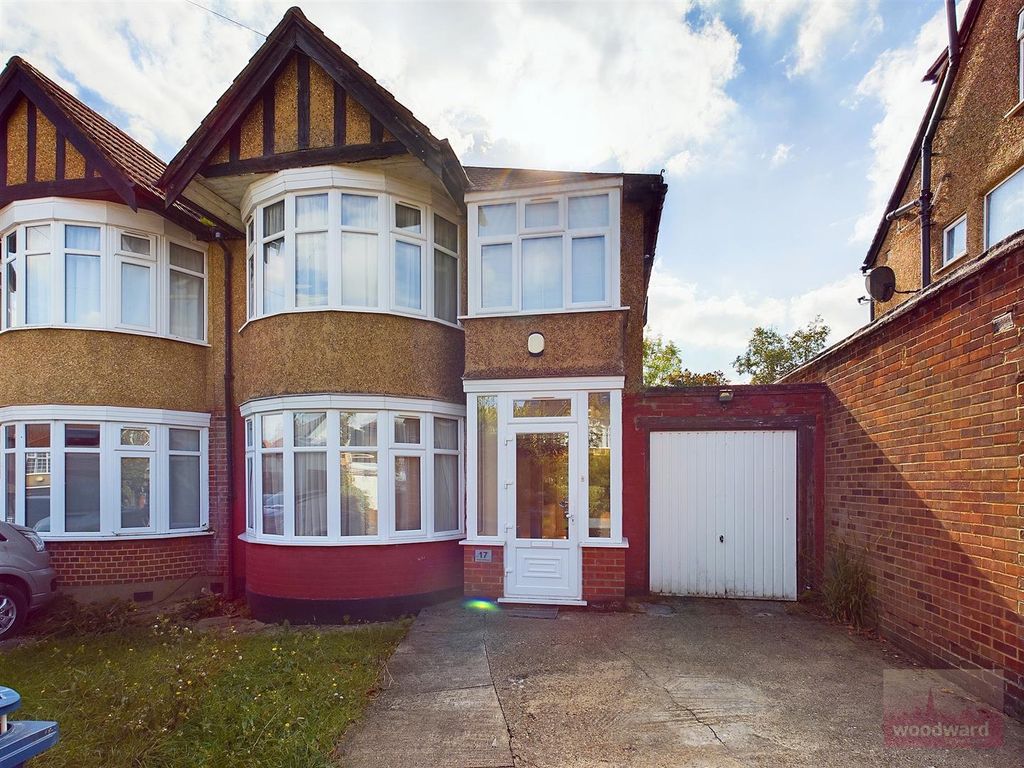 3 bed property to rent in South Hill Grove, Sudbury Hill, Harrow HA1, £